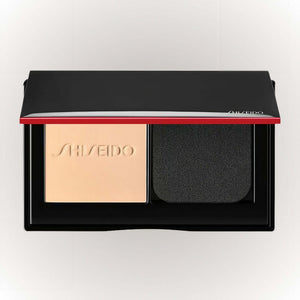 Shiseido Synchro Skin Self-Refreshing Custom Finish Powder Foundation med sminksvamp i förpackning.