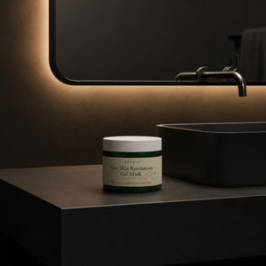 Axis-Y gelmask i liten burk med vit lock, etikett framåt.
