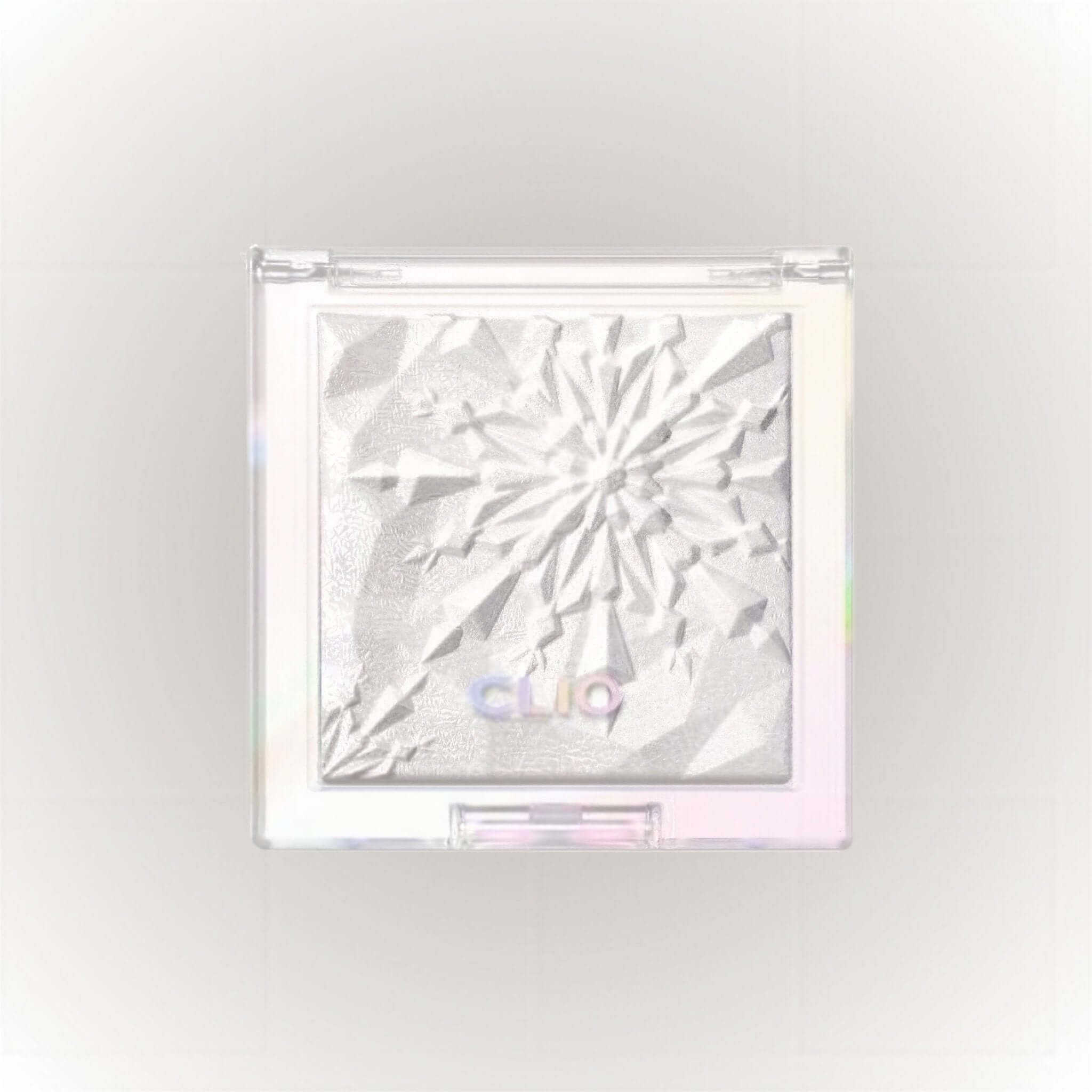 Clio Prism Highlighter #03 Frozen Crystal i en transparent förpackning med kristallklar yta och reflekterande finish.