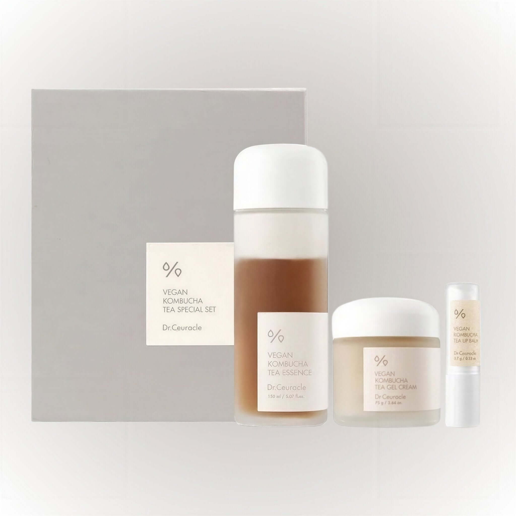 Dr.Ceuracle Vegan Kombucha Tea Special Set, inklusive essens, kräm och läppbalsam i elegant förpackning.