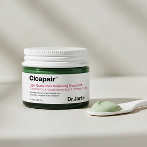 Färgkorrigerande ansiktskräm i grön glasburk med vit skruvlock, Dr.Jart+ Cicapair.