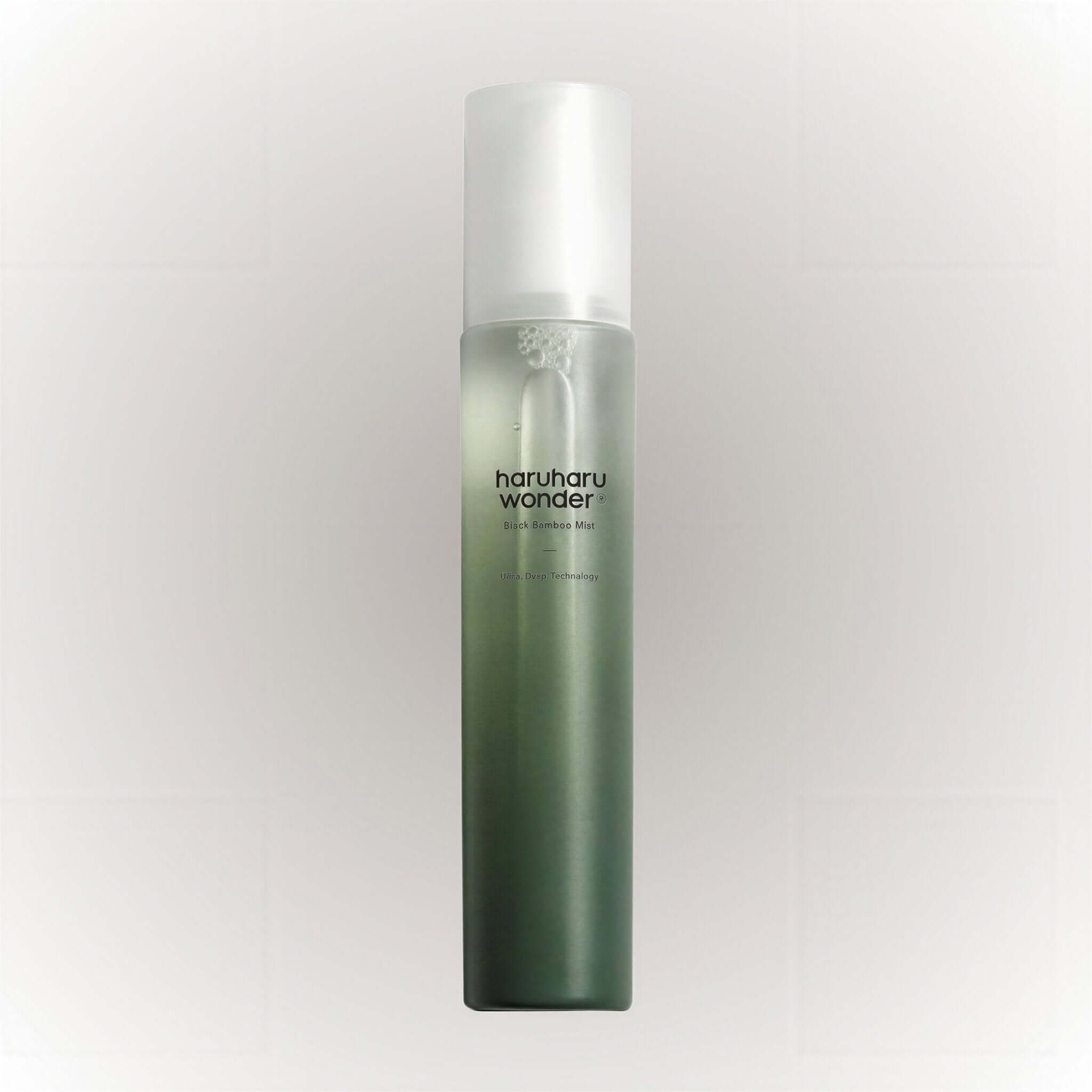Haruharu Wonder Black Bamboo Mist 150ml flaska med ultrafin fuktspray för ansikte, lugnande och återfuktande.