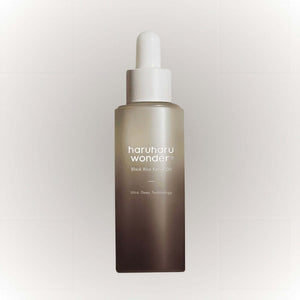 Haruharu Wonder Black Rice Facial Oil 30ml i flaskdesign med pipett och naturlig toning.
