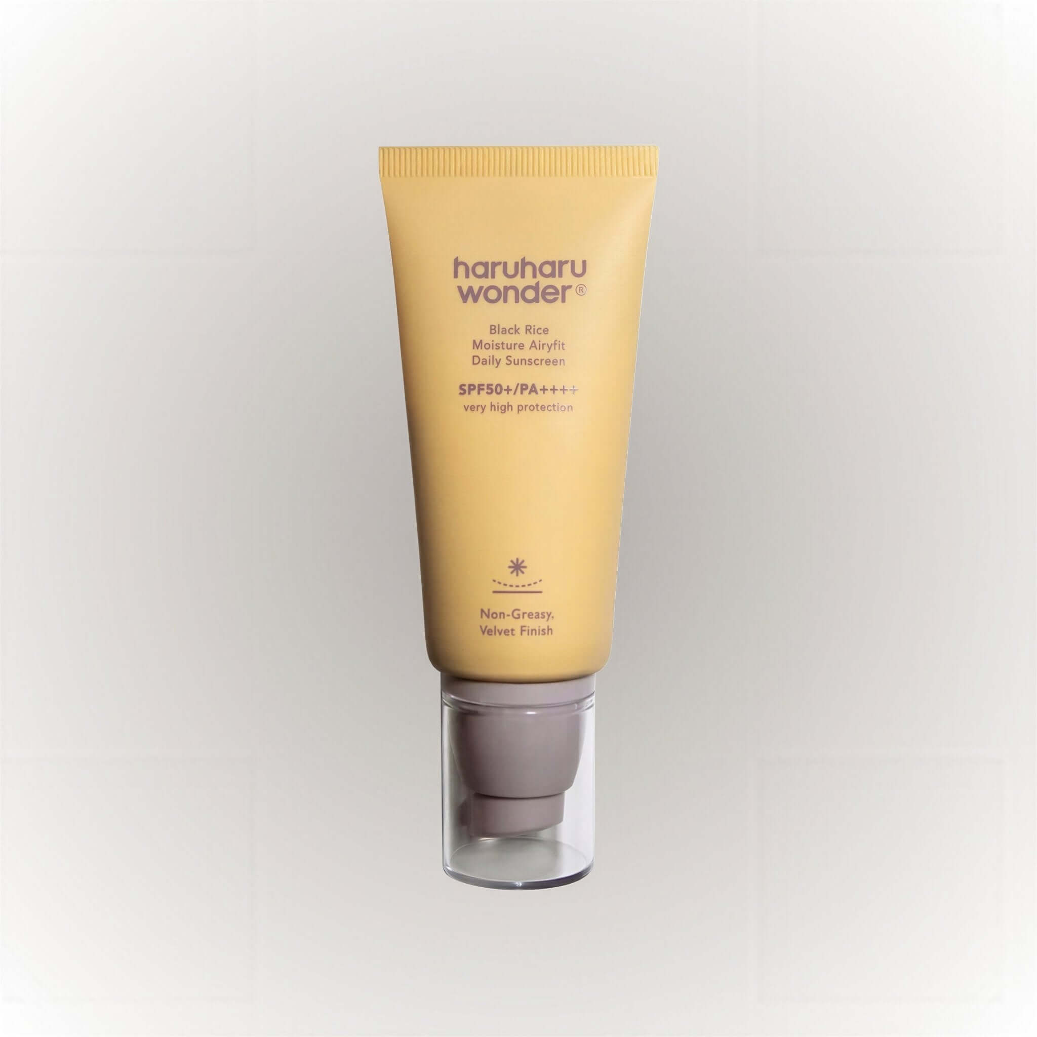 Haruharu Wonder Black Rice Moisture Airyfit Daily Sunscreen 50ml för daglig UV-skydd och återfuktning.