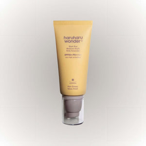 Haruharu Wonder Black Rice Moisture Airyfit Daily Sunscreen 50ml för daglig UV-skydd och återfuktning.