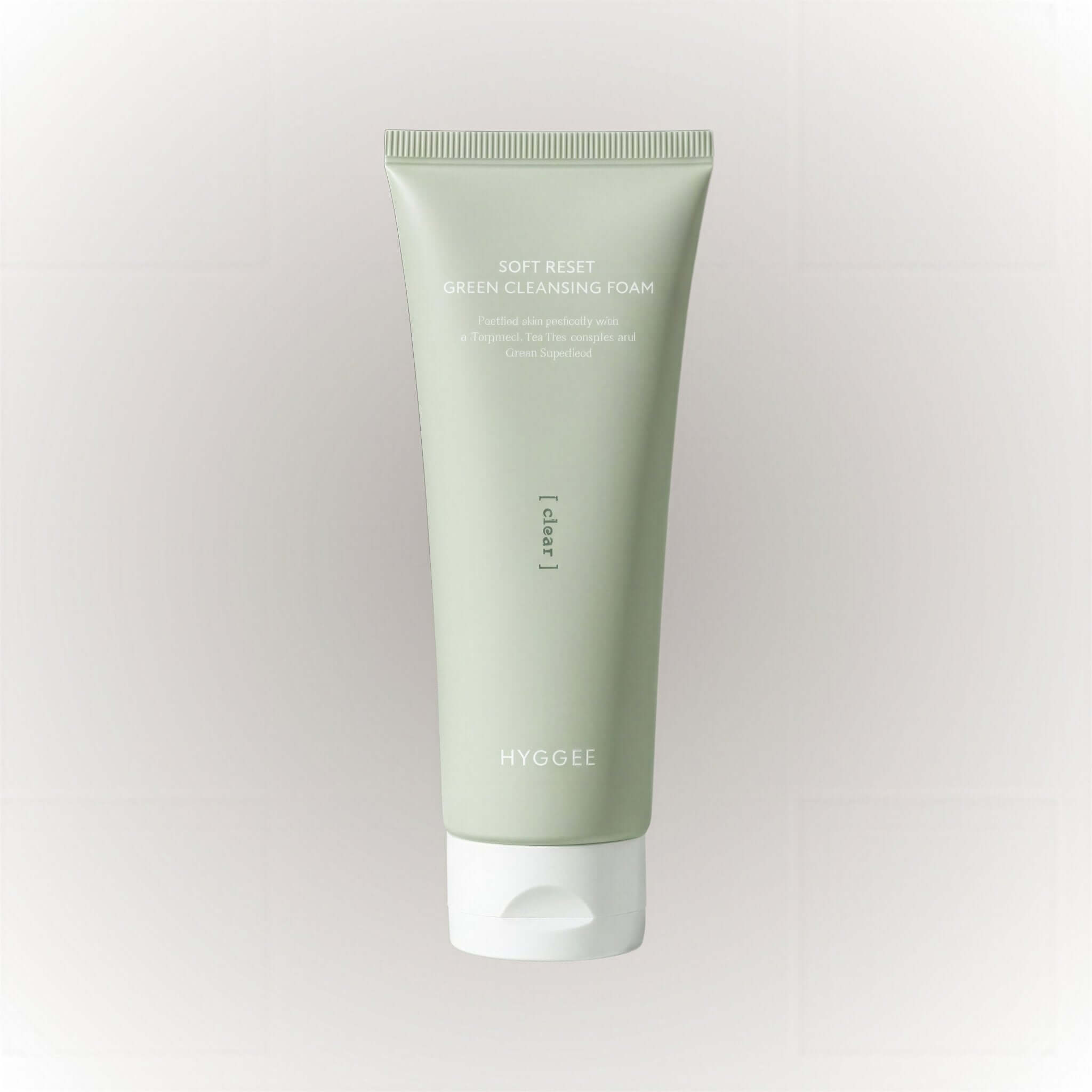 Hyggee Soft Reset Green Cleansing Foam 150ml produktflaska i mjuk grön design med vit kork.