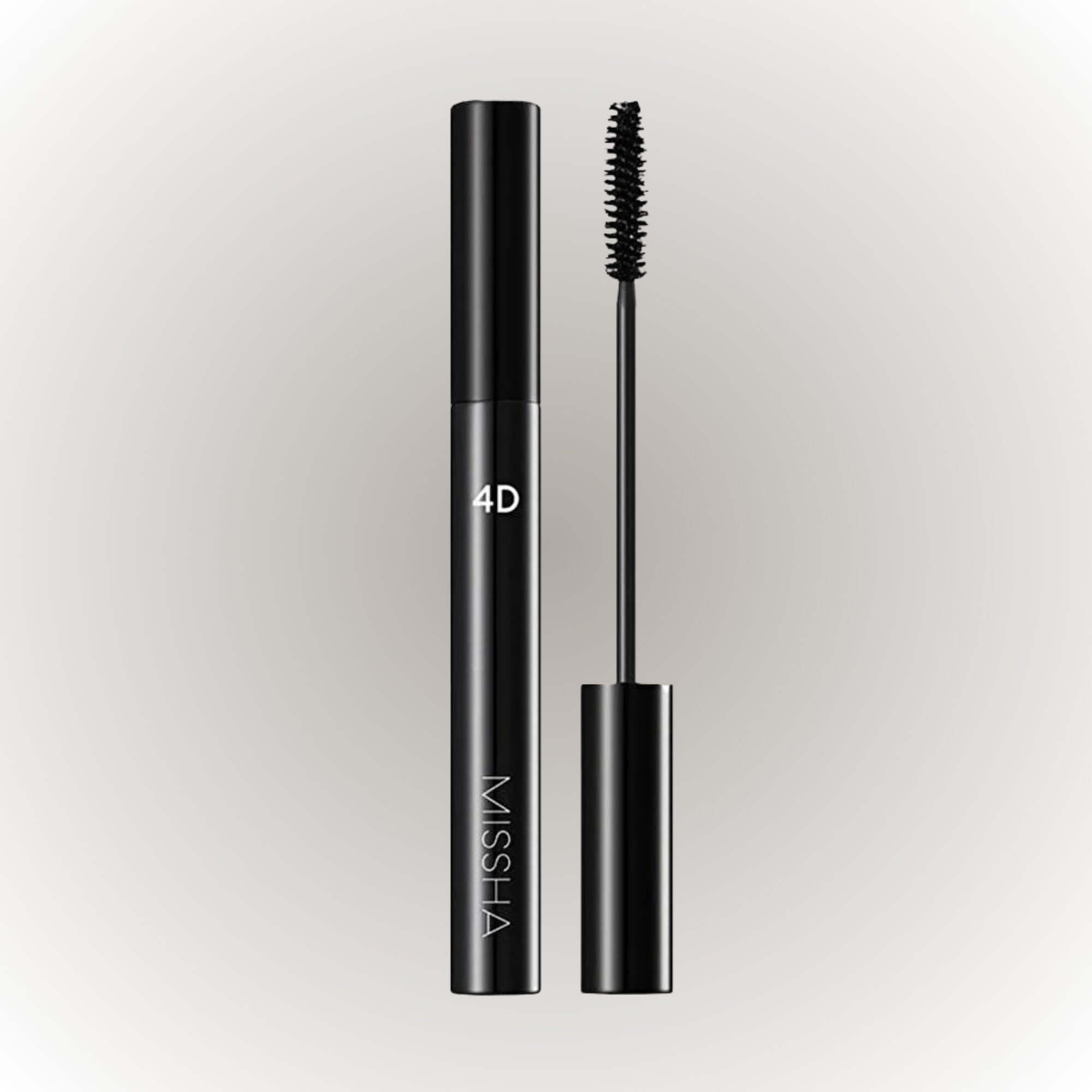 MISSHA The Style 4D Mascara med fyrkantig borste för volym och längd, ger intensiva fransar utan klumpar.