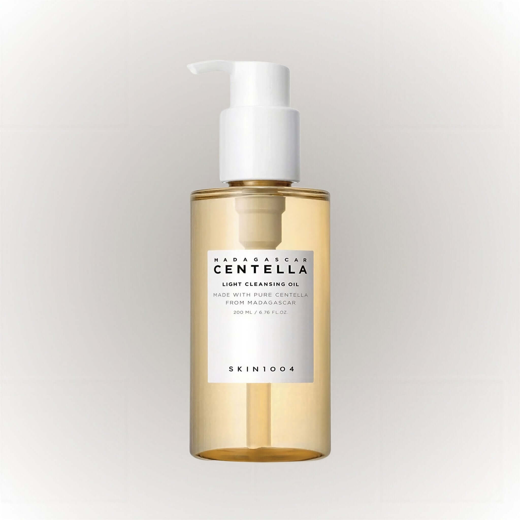 SKIN1004 Madagascar Centella Light Cleansing Oil 200ml i genomskinlig flaska med pump.