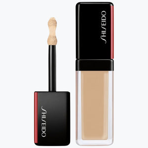 Shiseido concealer i ljus ton, med applikator och genomskinlig behållare