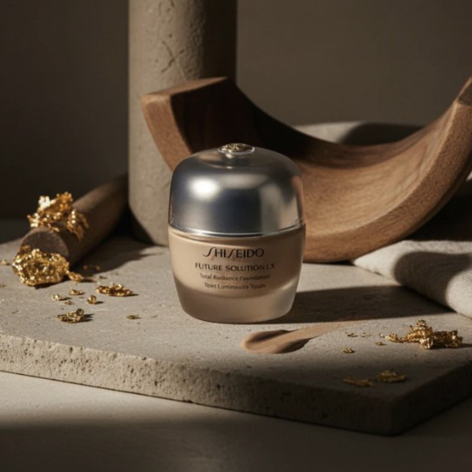 Shiseido Future Solution LX Total Radiance SPF15 #4 Neutral 30ml
