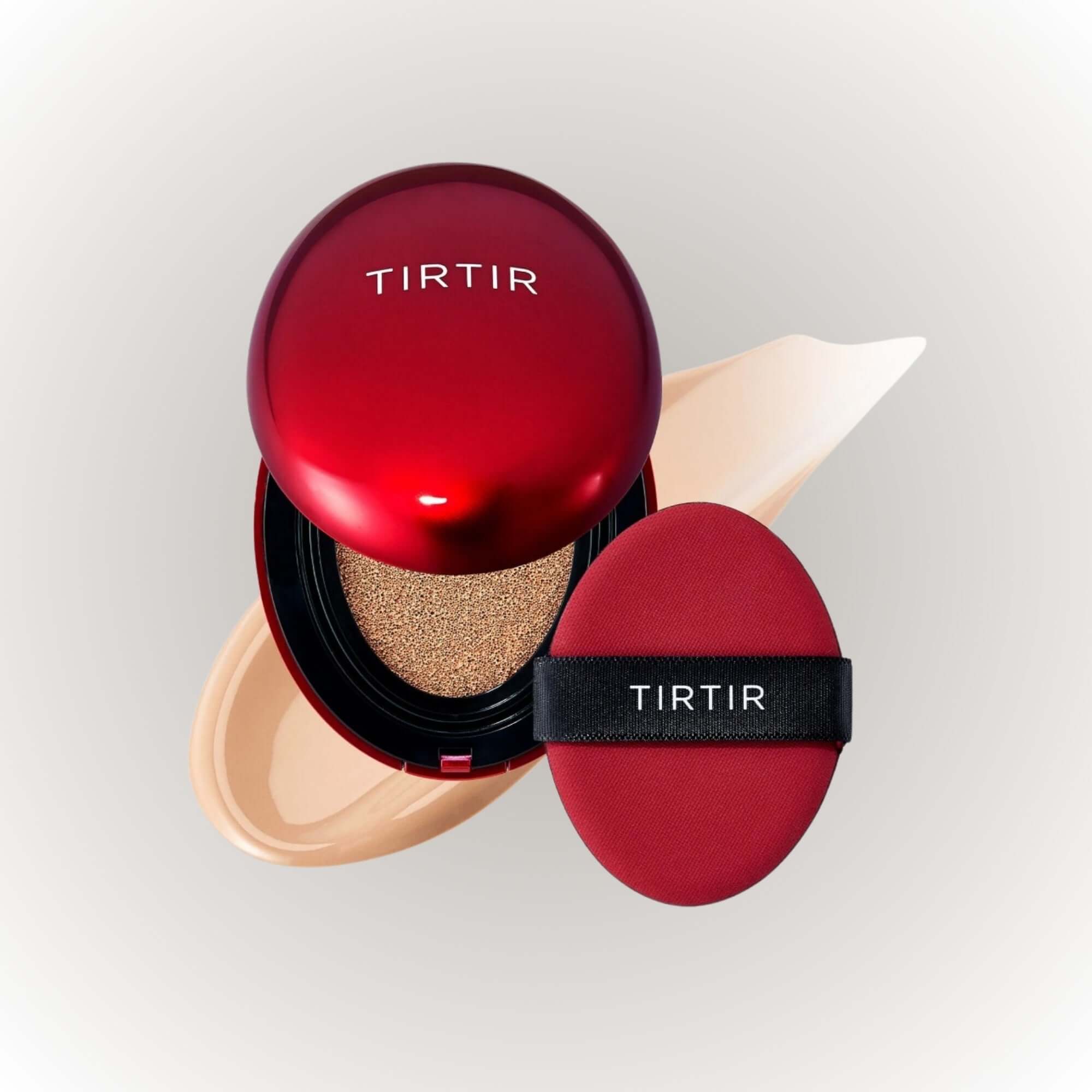 TIRTIR Mask Fit Red Cushion 18g med appliceringssvamp i elegant röd förpackning och krämig foundation