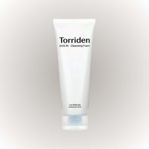 Torriden DIVE IN Cleansing Foam 150ml i en vit tub med låg molekylär hyaluronsyra.
