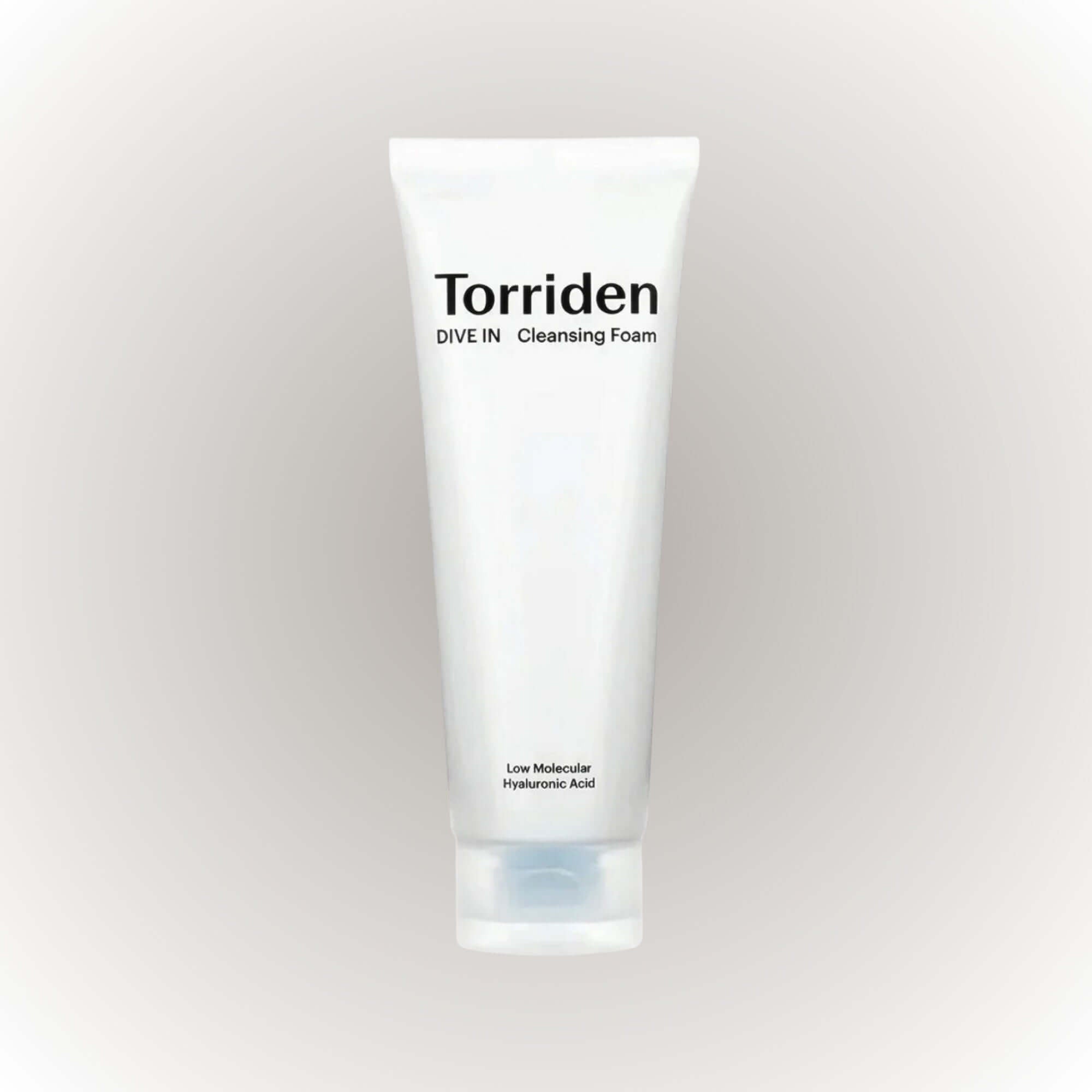 Torriden DIVE IN Cleansing Foam 150ml i en vit tub med låg molekylär hyaluronsyra.