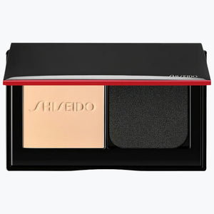 Shiseido puderfoundation i kompakt med beige puder och svart applikatorsvamp
