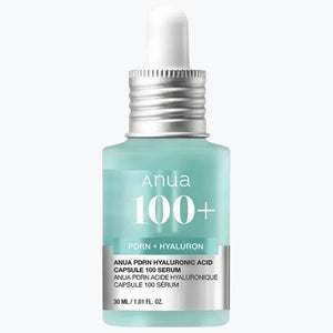 Serumflaska Anua 100+ med turkos glas och silverfärgat lock, text på etiketten.