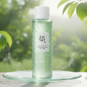 Beauty of Joseon AHA+BHA-tonerflaska med grön plommon, med vätskebubblor/droppar