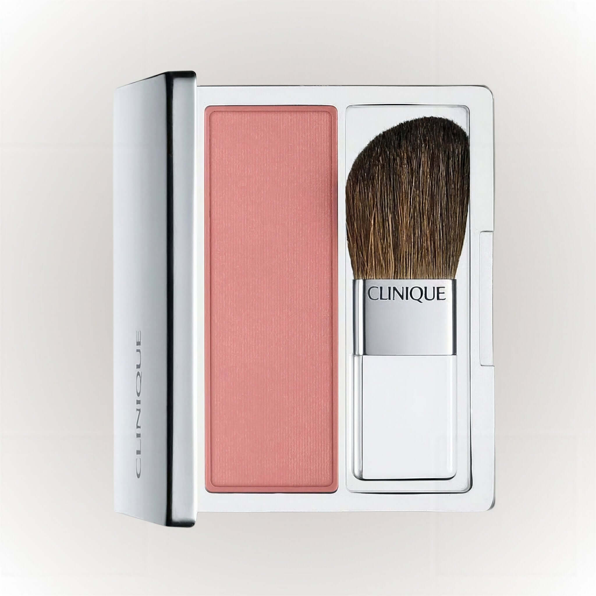 Clinique Blushing Blush Powder Blush #110 Precious Posy med applikator och elegant förpackning.