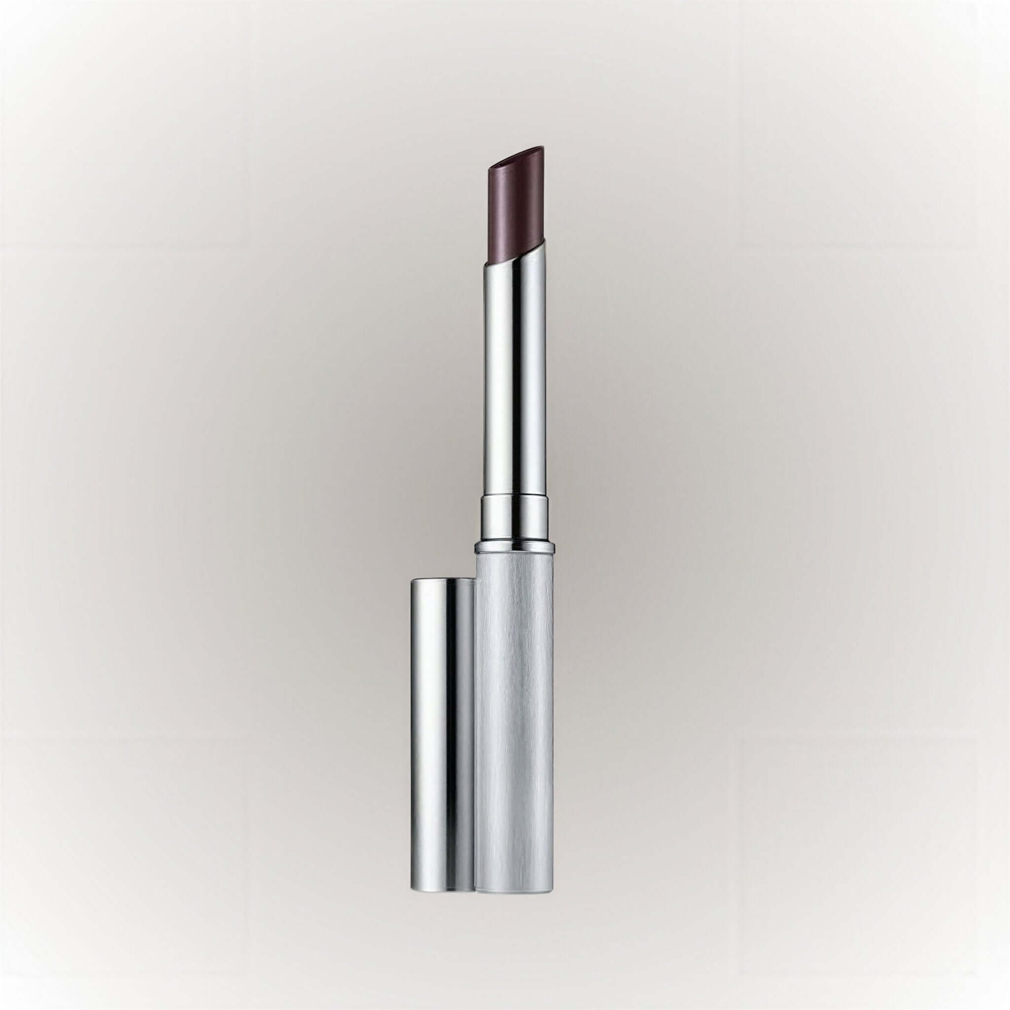 Clinique Almost Lipstick #06 Black Honey i elegant förpackning, ger en transparent och anpassningsbar läppfärg.