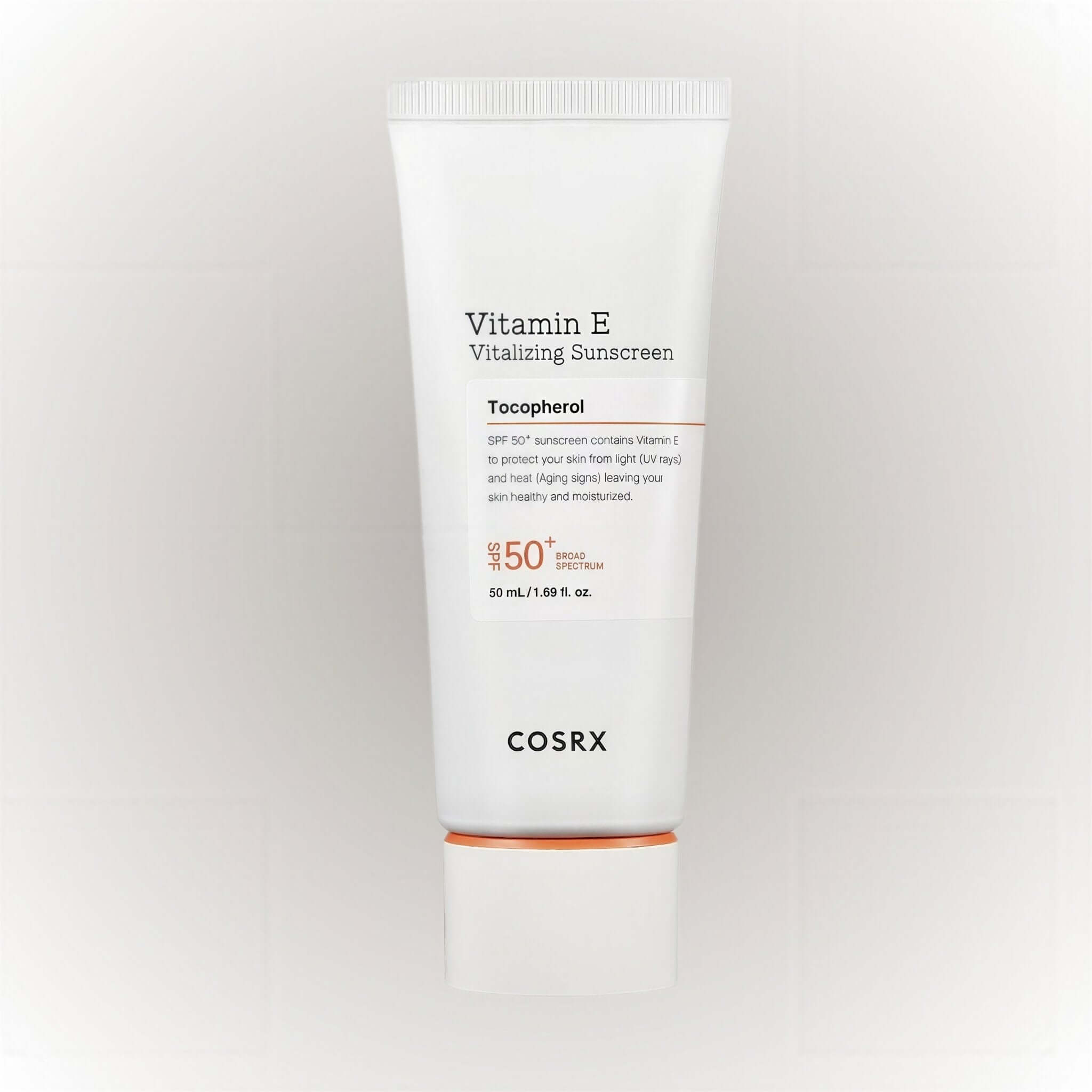 COSRX Vitamin E Vitalizing Sunscreen 50ml för dagligt solskydd med lätt och återfuktande finish.