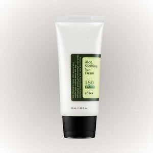 COSRX Aloe Soothing Sun Cream 50ml i en vit tub med svart kork och grön etikett.