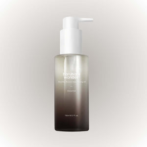 Haruharu Wonder Black Rice Deep Cleansing Oil 150ml i en transparent flaska med pump.