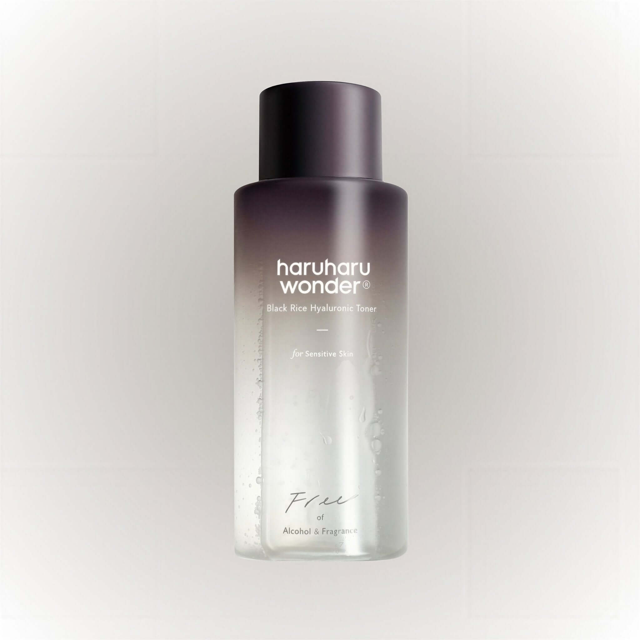 Haruharu Wonder Black Rice Hyaluronic Toner 150ml i en elegant flaska för intensiv återfuktning och hudvård.