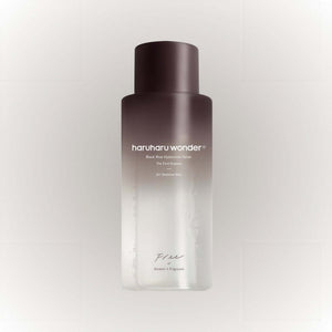 Haruharu Wonder Black Rice Hyaluronic Toner 300ml i elegant flaskdesign för återfuktad och balanserad hud.
