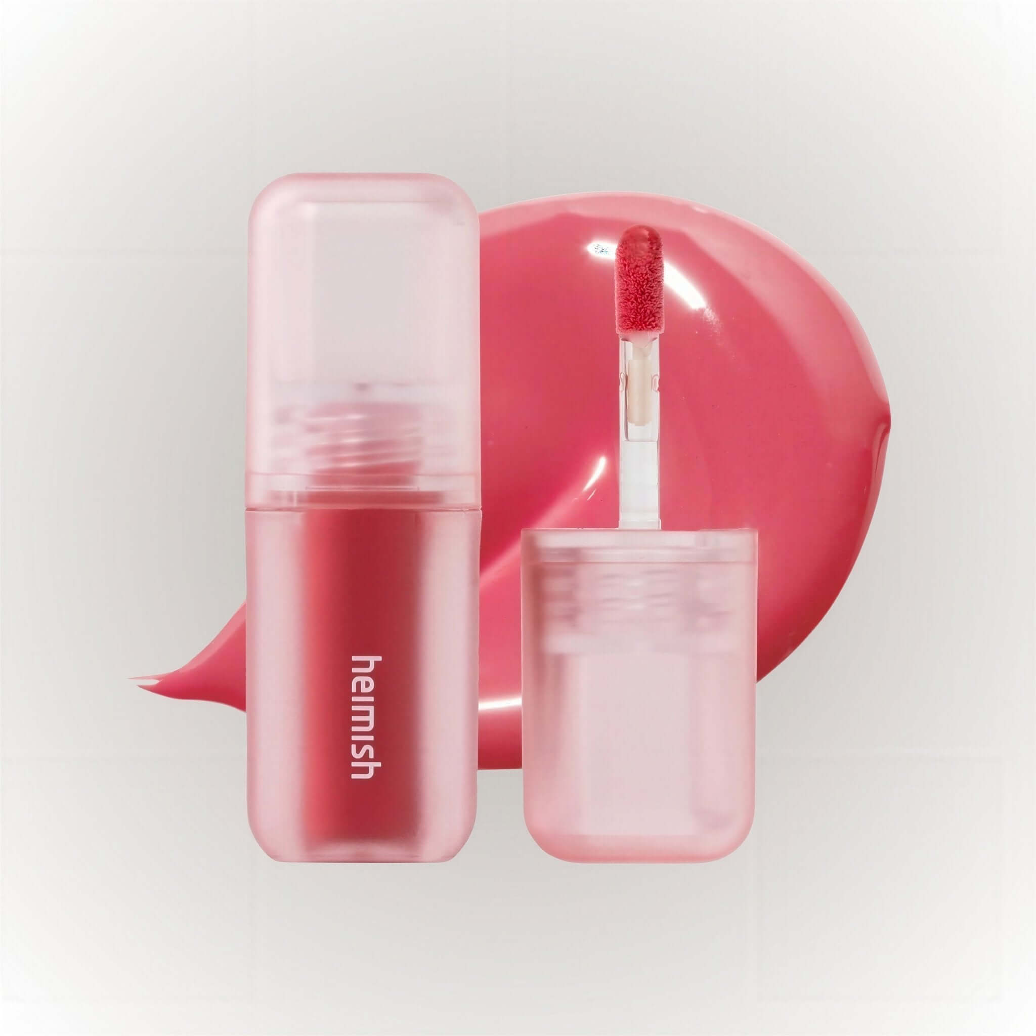 Heimish Dailism Lip Gloss #02 Pink Coral med applikator och produkt i rosa nyans.