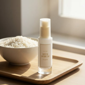 Ansiktsserum: Im From Rice Serum Yeoju Rice i glasflaska med pump, ljusbeige.