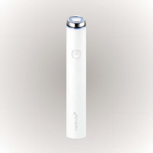 Medicube AGE-R Booster Pro Mini i vitt, en kompakta beauty tech-enhet för hudvård.