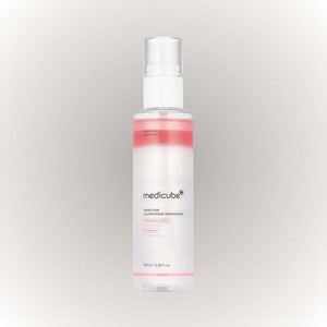 Medicube PDRN Pink Glutathione Serum Mist 100ml i en elegant sprayflaska för hudvård och återfuktning.