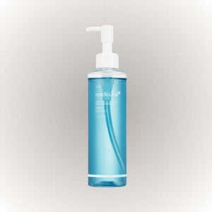 Medicube Zero Pore Blackhead Cleansing Oil 205ml i en transparent flaska med pump