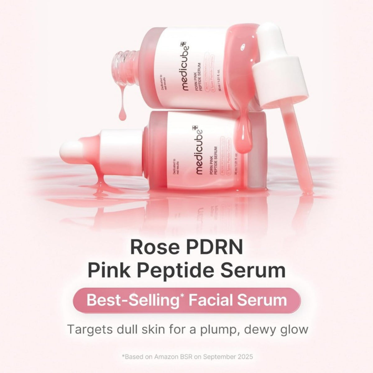 Flera vyer av Medicube rosa peptidserumflaskor och droppar på underlag