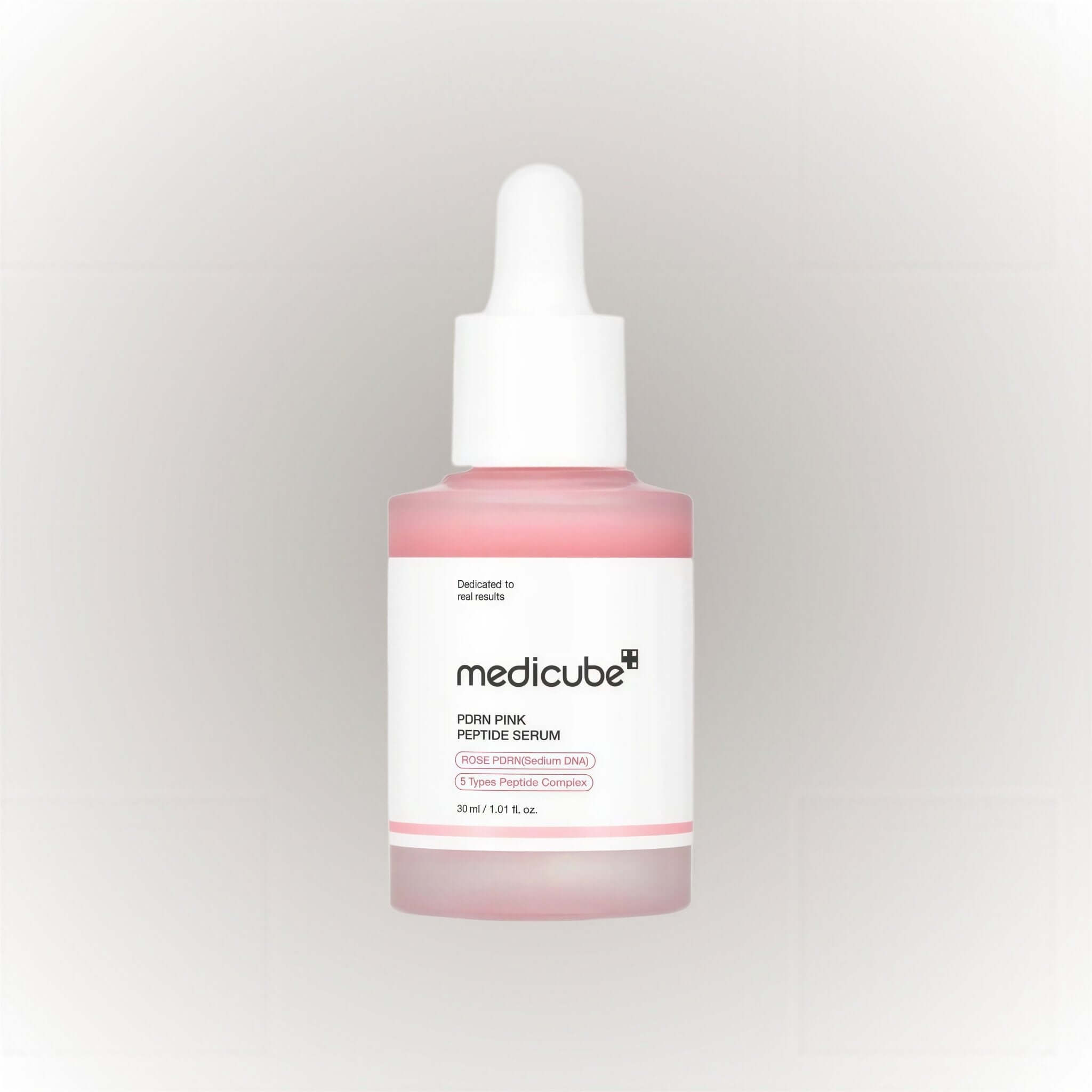 Medicube PDRN Pink Peptide Serum 30ml i en glasflaska med pipett.