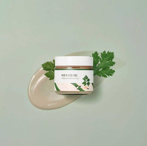 Round Lab Mugwort Calming Cream 80ml kräm med lugnande och återfuktande egenskaper, omgiven av färska örter.