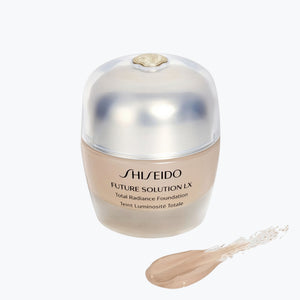Shiseido foundation i burk med silvrigt lock och beige nyans