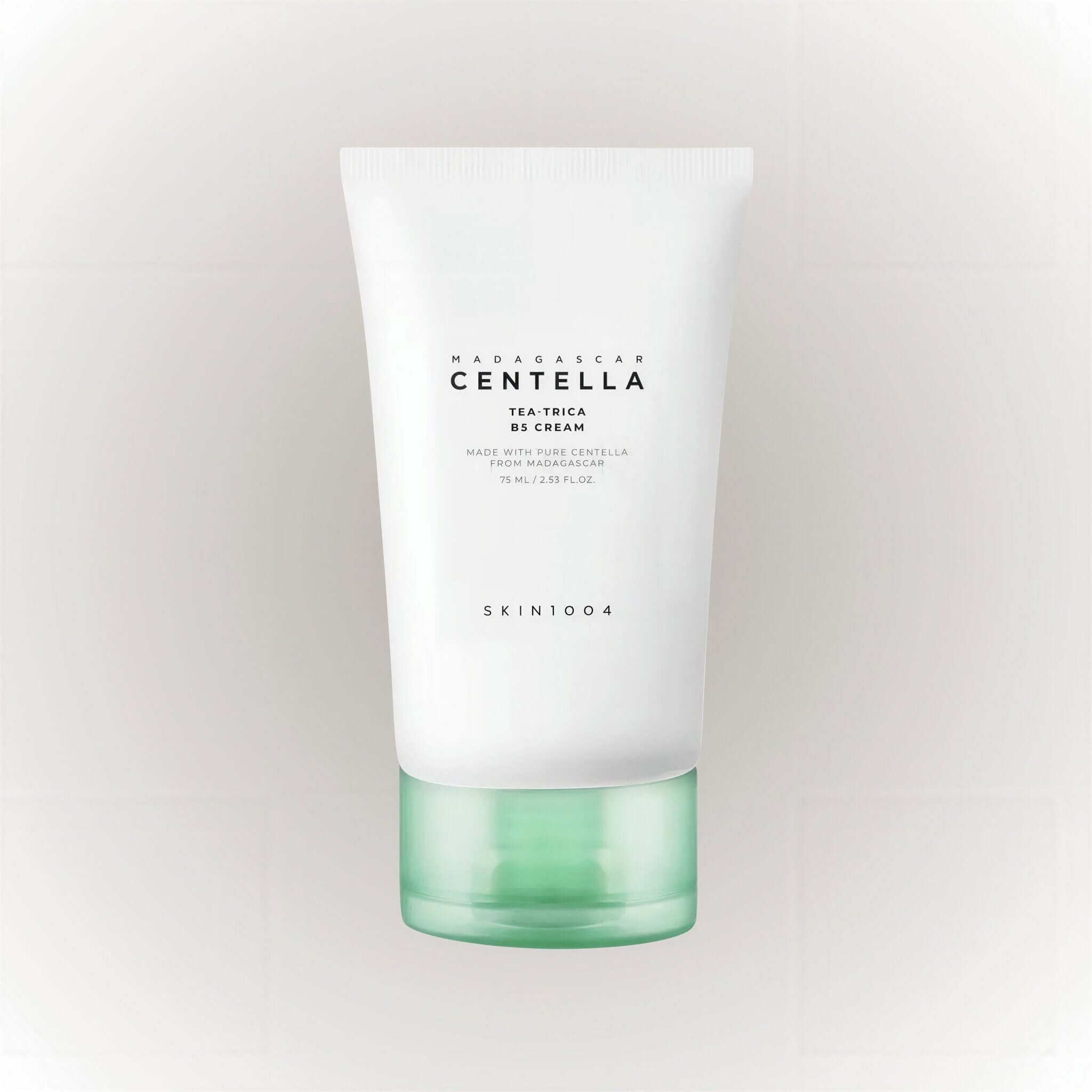 SKIN1004 Tea-Trica B5 Cream 75ml i ett vitt rör med grön botten, designad för att lugna och återfukta huden.