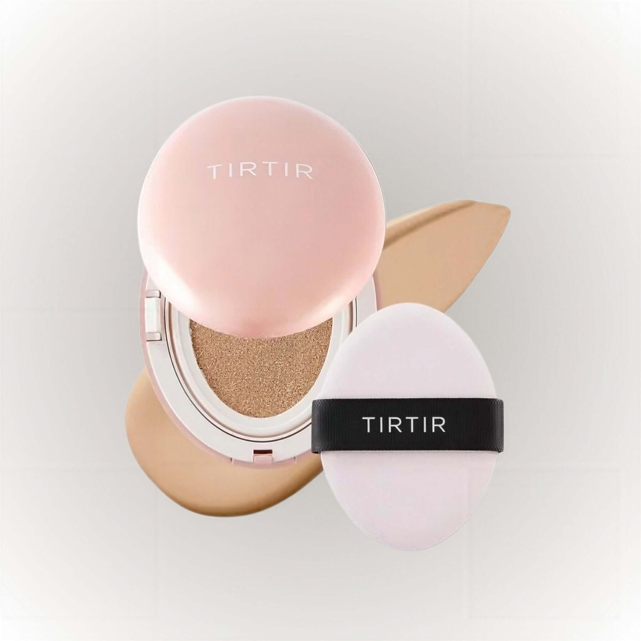 TIRTIR Mask Fit All-Cover Cushion 18g för byggbar täckning och naturlig glow med applikator.
