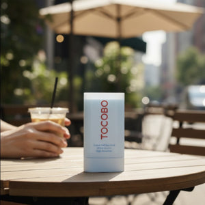 Solstift TOCOBO i ljusblå förpackning med röd TOCOBO-text och SPF50+ PA+++