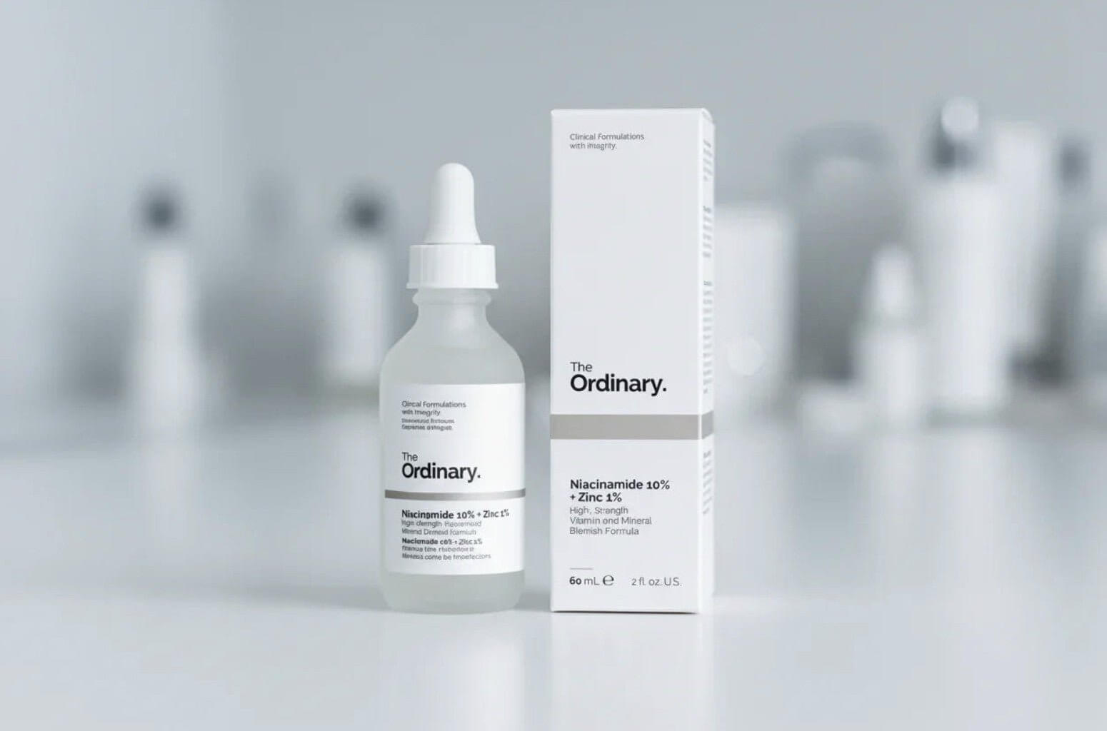 The Ordinary Niacinamide 10% + Zinc 1% 30ml i en elegant flaska med serum och förpackning.