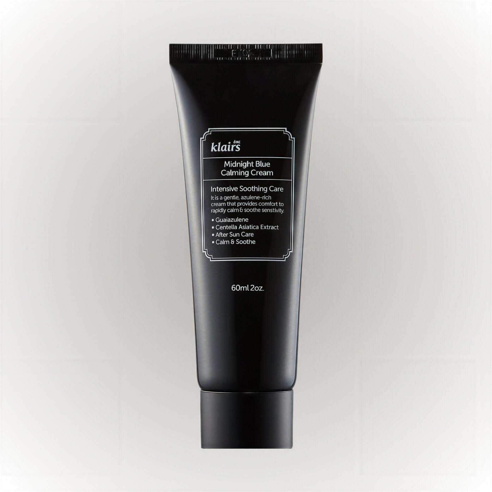 Dear Klairs Midnight Blue Calming Cream 60ml i en svart förpackning för intensiv hudlugnande vård.