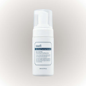 dear Klairs Rich Moist Foaming Cleanser 100ml med krämig rengöringsformel för mjuk och återfuktad hud